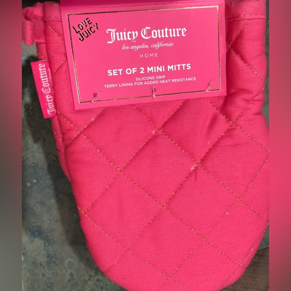 Juicy Couture Barbie pink crown monogram silicon grip‎ mini oven mitts set new - Picture 4 of 11